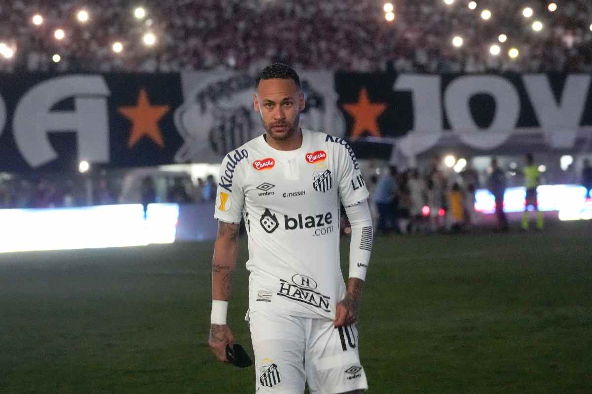 Neymar passeggia