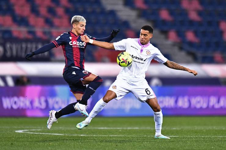 Dominguez in azione contro la Cremonese