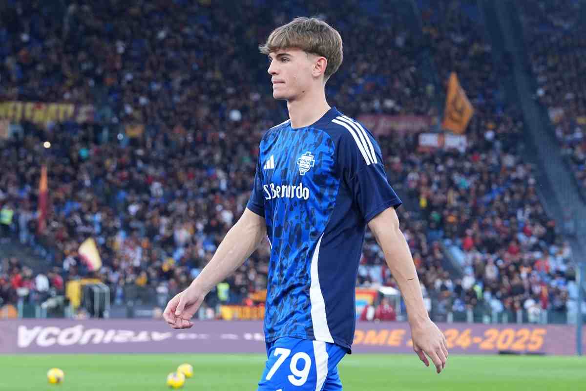 Nico Paz lascia il campo dopo il riscaldamento