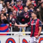 Nicolò Cambiaghi esulta dopo il gol in Bologna-Pisa