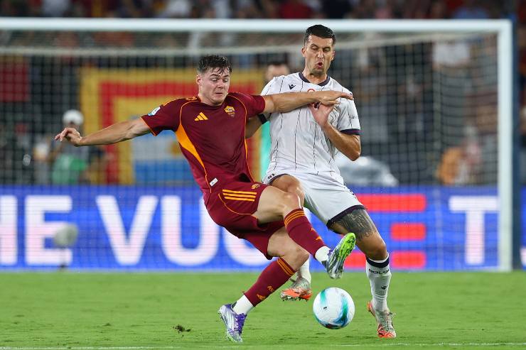 Nicolò Casale lotta per il pallone