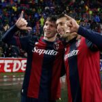 Nicolò Casale e Giovanni Fabbian esultano sotto la curva