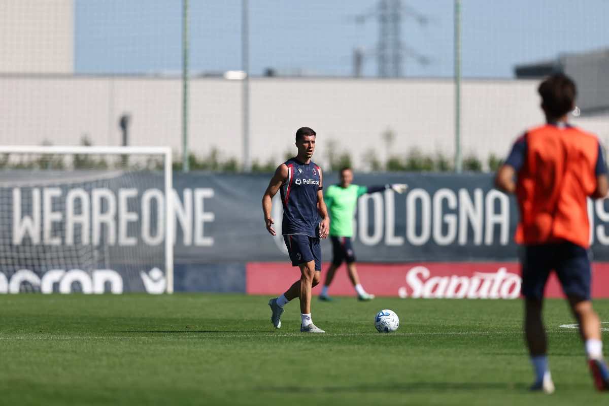 Nicolò Casale durante un allenamento del Bologna