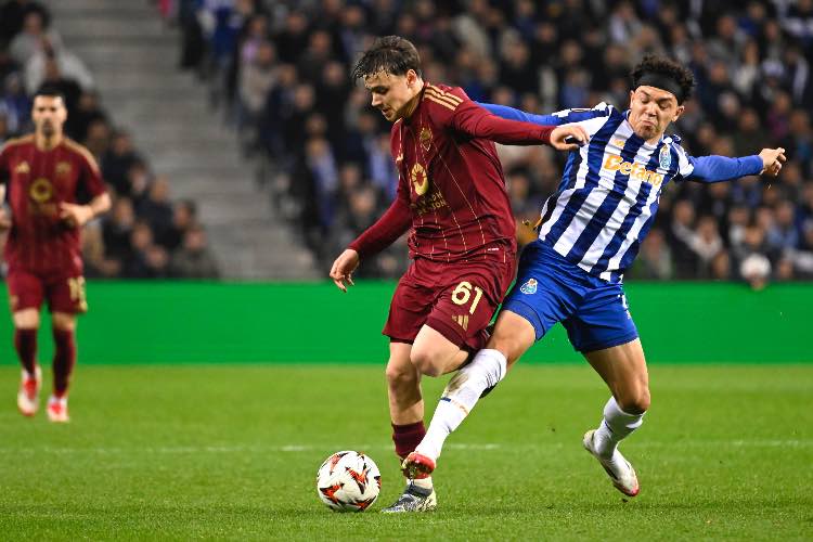 Nicolò Pisilli lotta contro il Porto