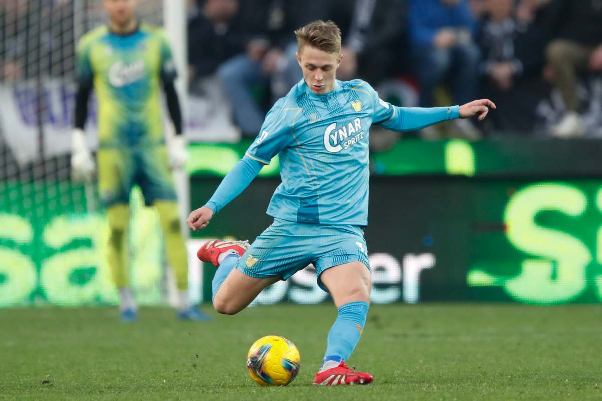 Nicolussi Caviglia in azione