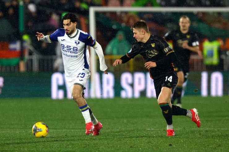 Nicolussi Caviglia in azione