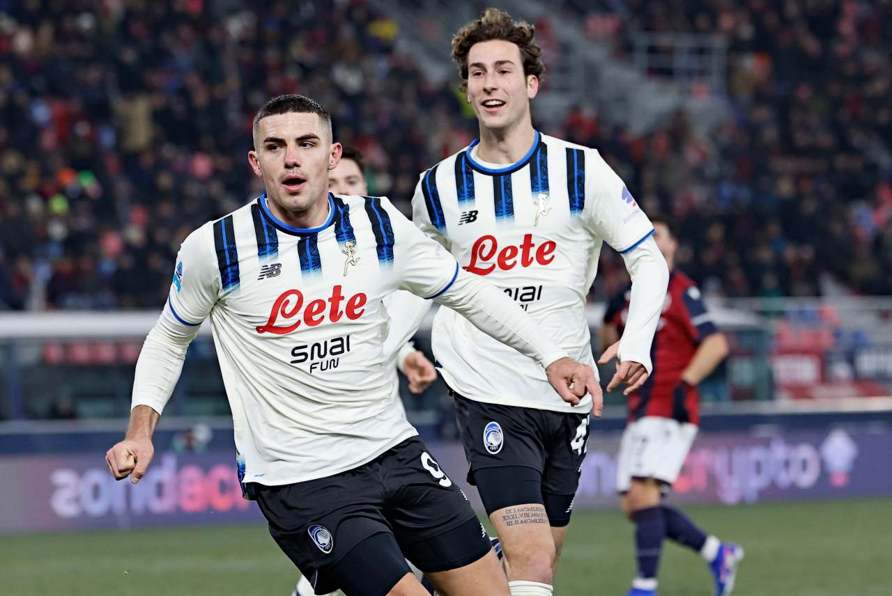 Nikola Krstovic esulta dopo il goal contro il Bologna