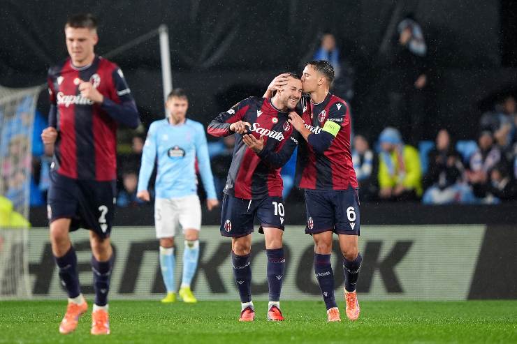 Moro e Bernardeschi esultano dopo il gol