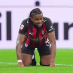 Nkunku inginocchiato sul campo