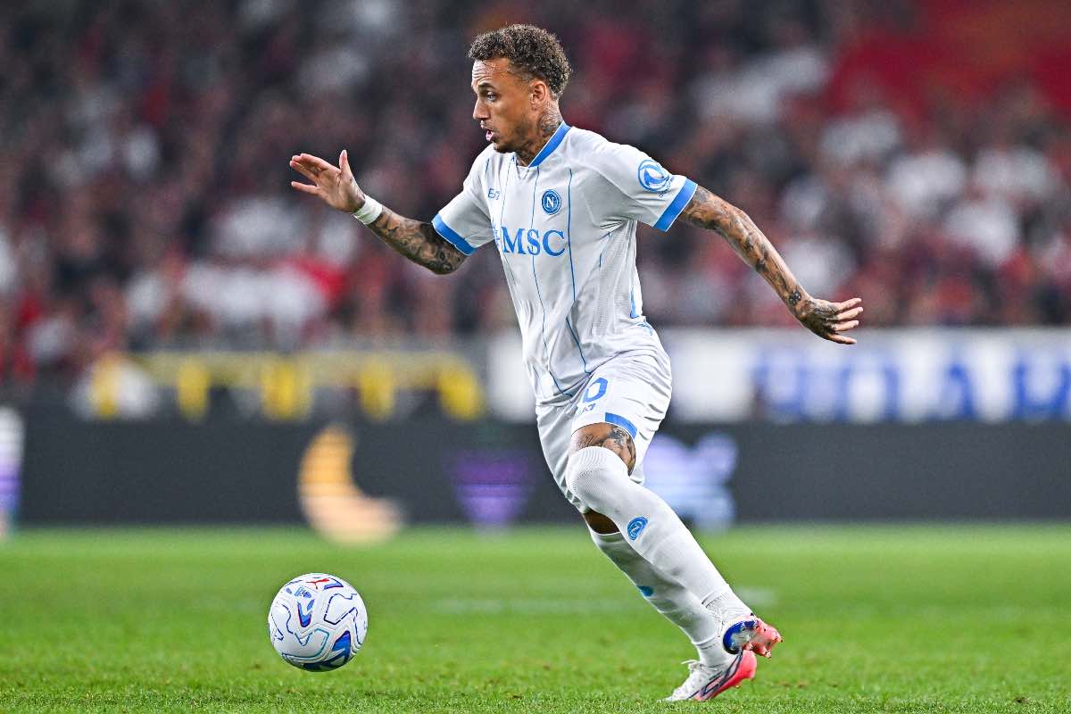 Noa Lang in azione durante Genoa-Napoli