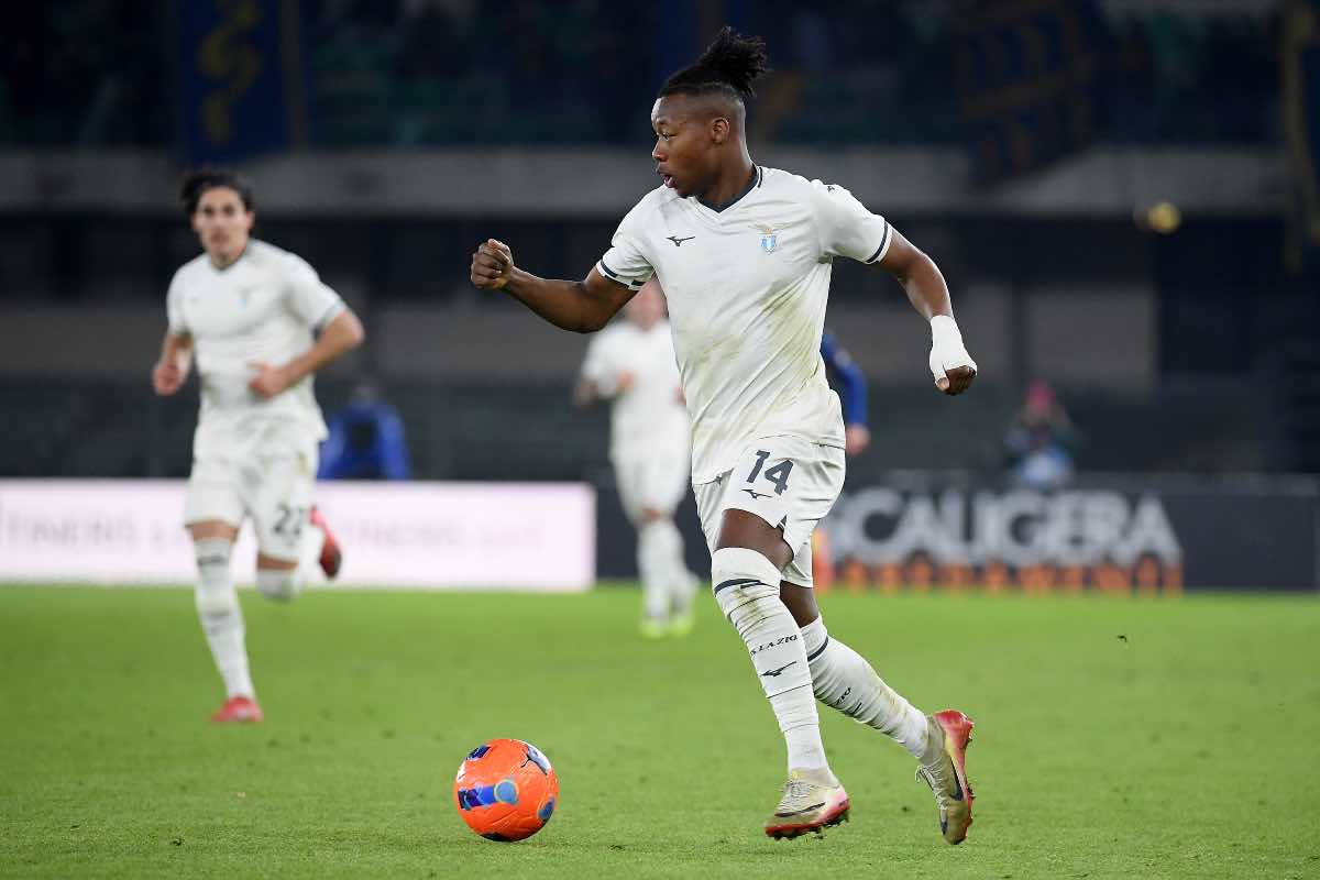 Tijjani Noslin in azione durante Verona-Lazio