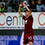 Obrador esulta dopo il gol