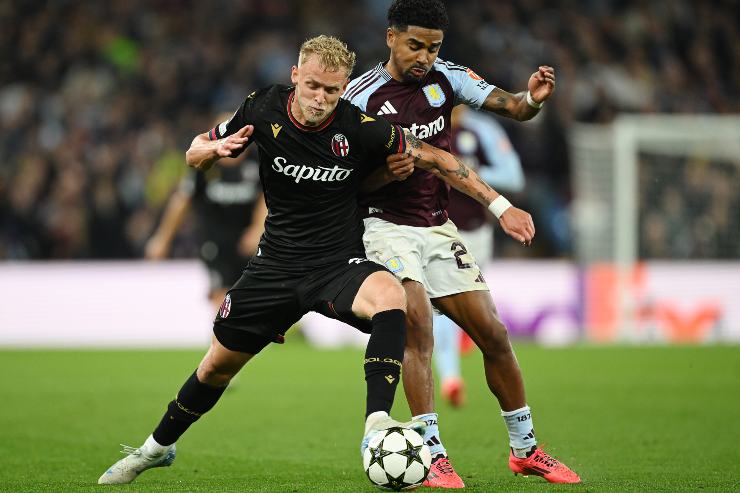 Odgaard in azione contro l'Aston Villa