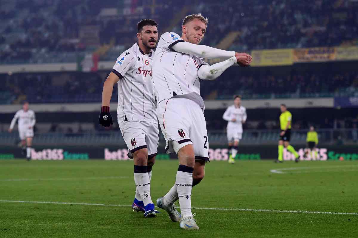 Jens Odgaard esulta dopo il gol in Verona-Bologna