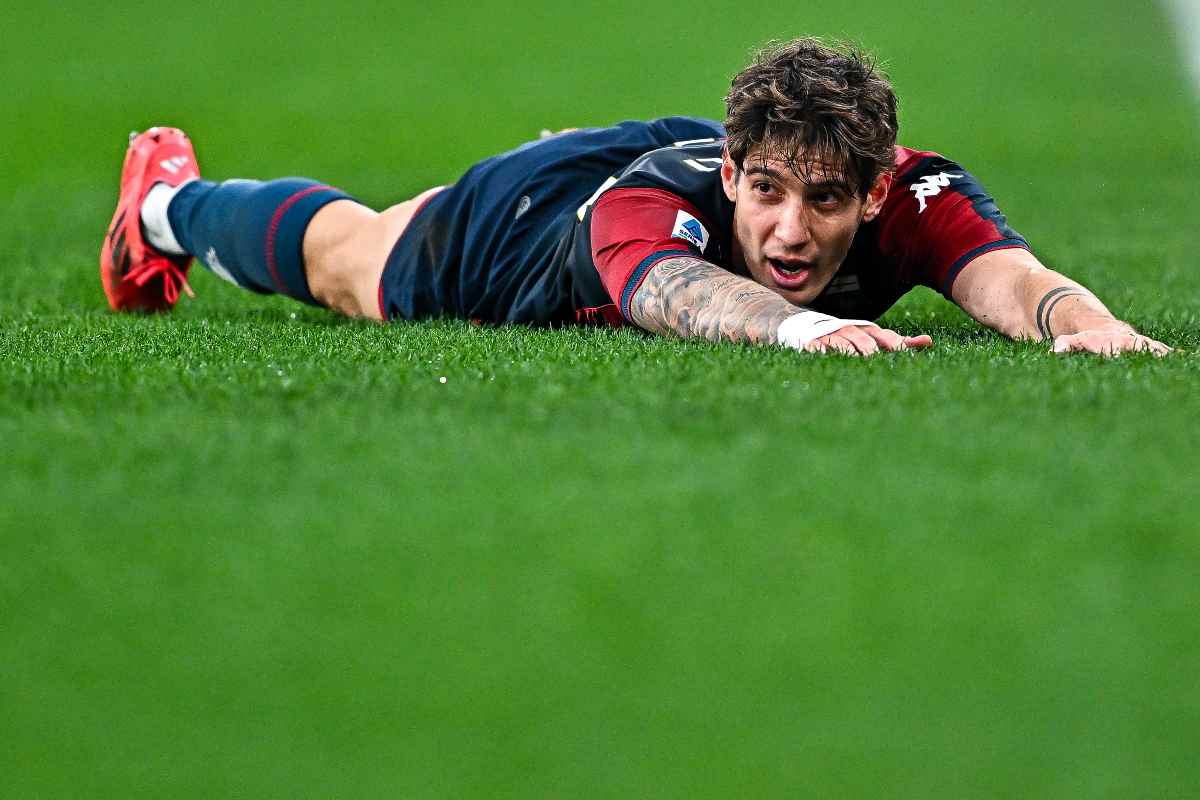 Alessandro Zanoli con la maglia del Genoa