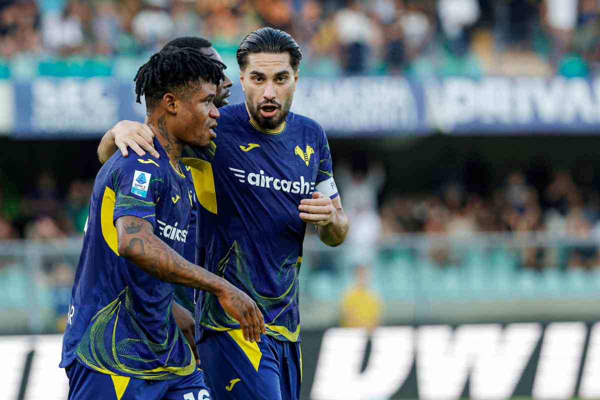 Orban esulta con i compagni