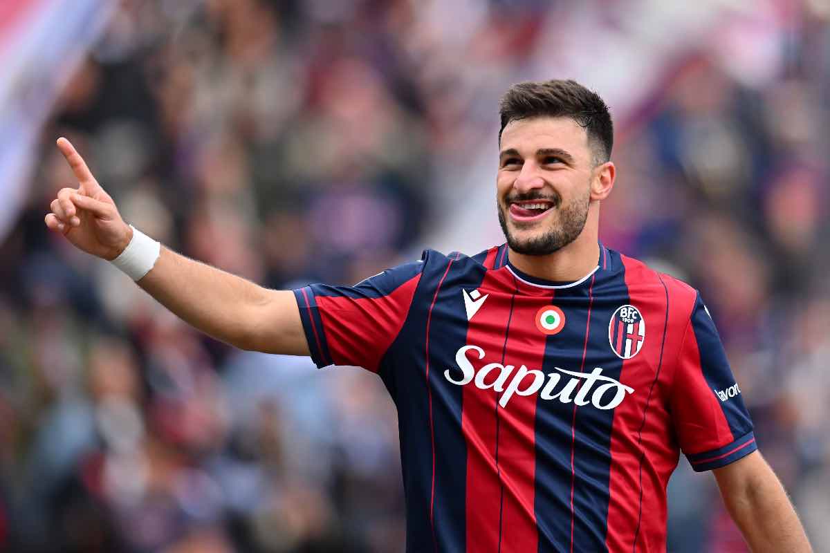 Riccardo orsolini esulta dopo il gol al Pisa