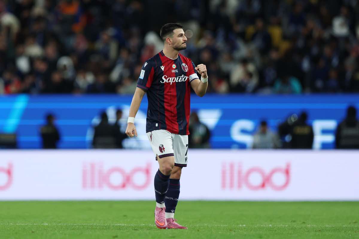 Riccardo Orsolini esulta dopo il gol in Bologna-Inter di Supercoppa