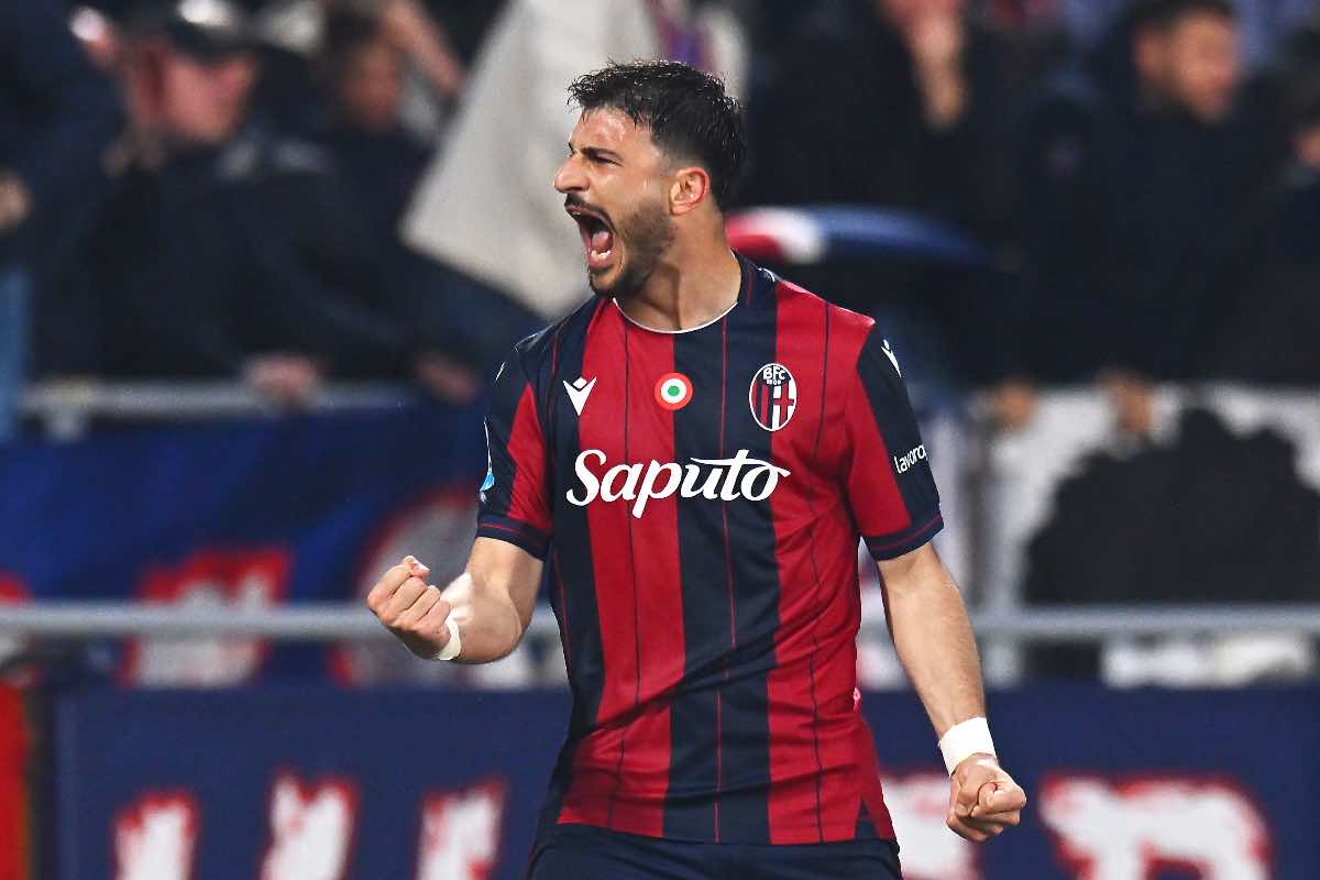 Orsolini esulta dopo il gol in Bologna-Lecce