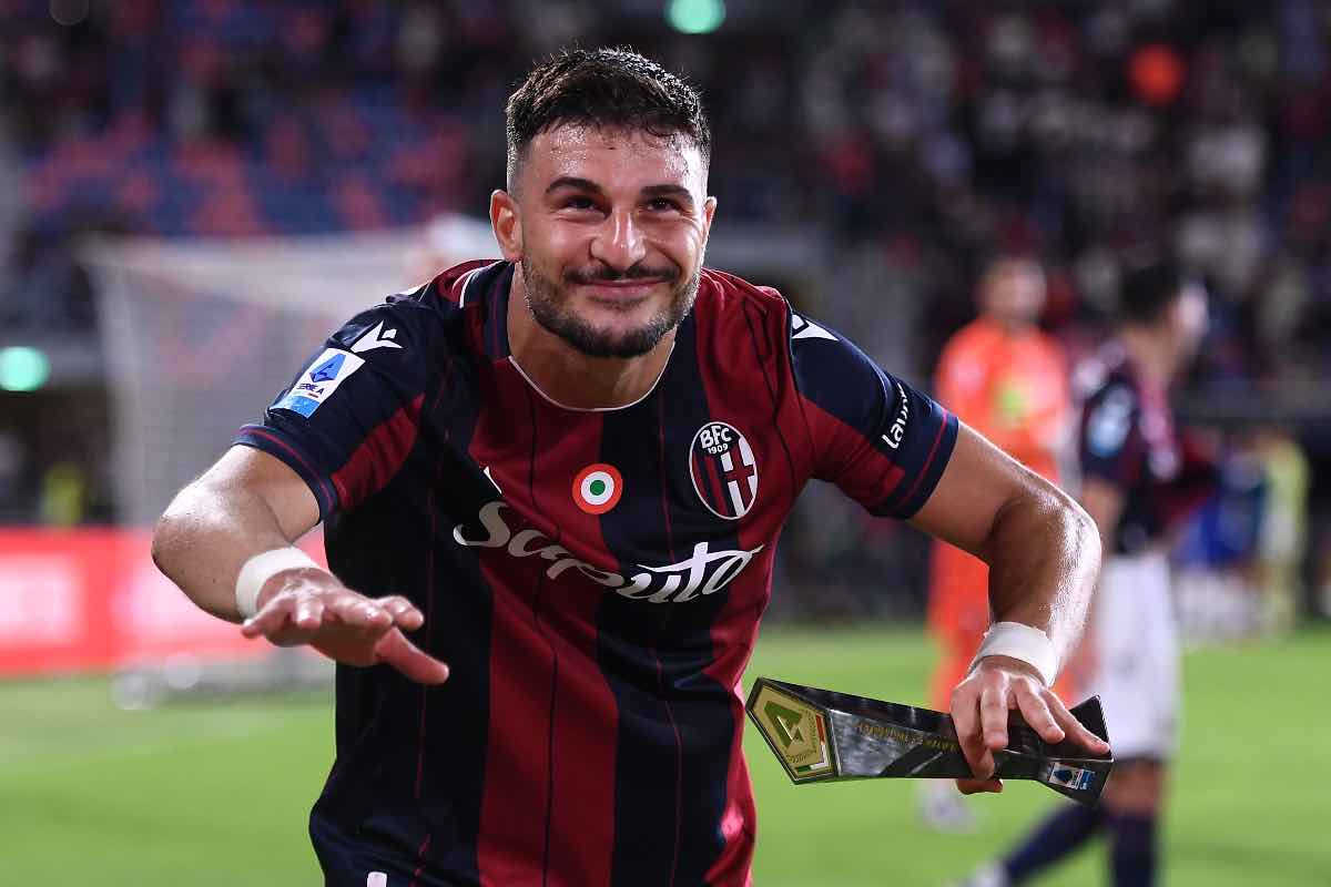 Riccardo Orsolini con il premio MVP di Bologna-Como