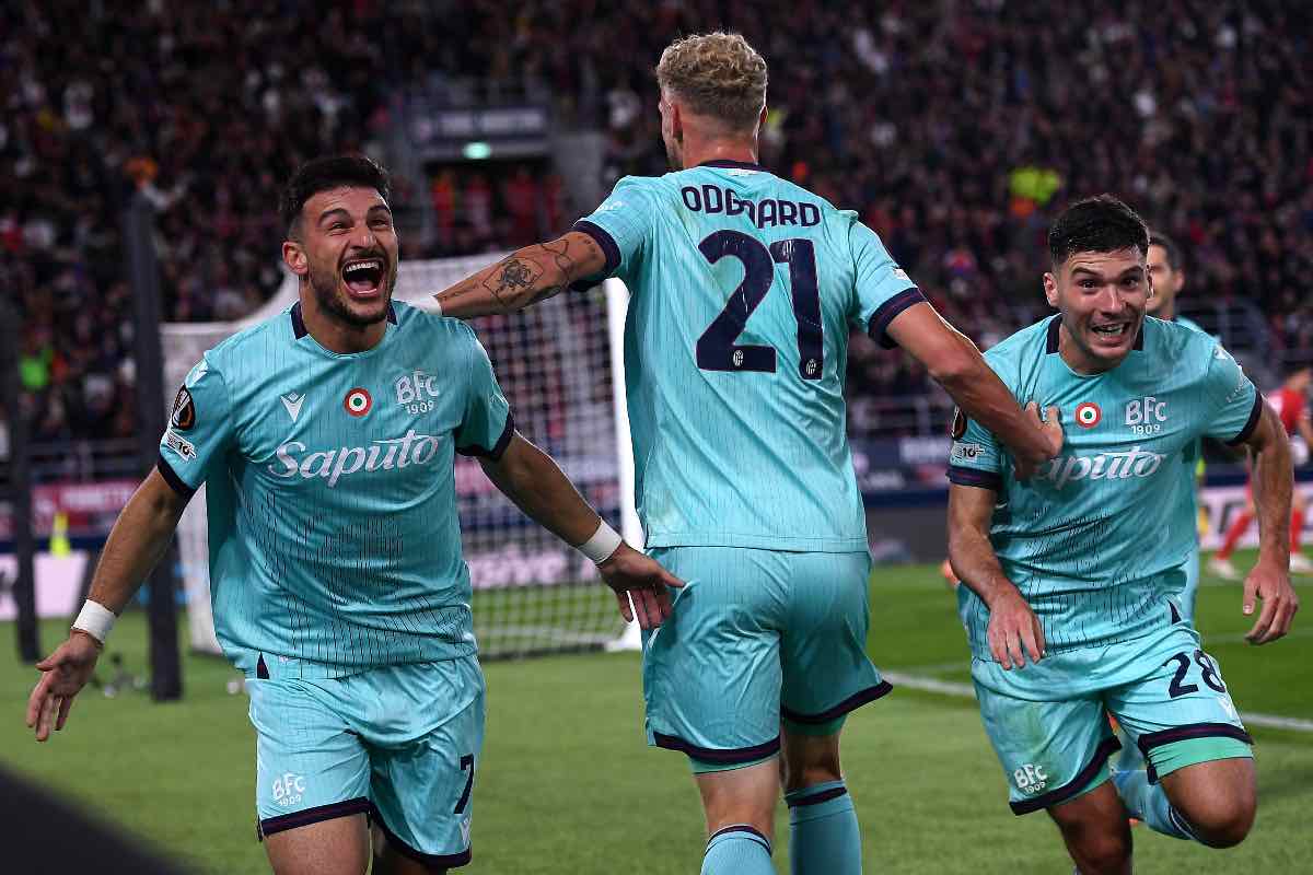 Orsolini, Odgaard e Cambiaghi esultano dopo il gol al Friburgo