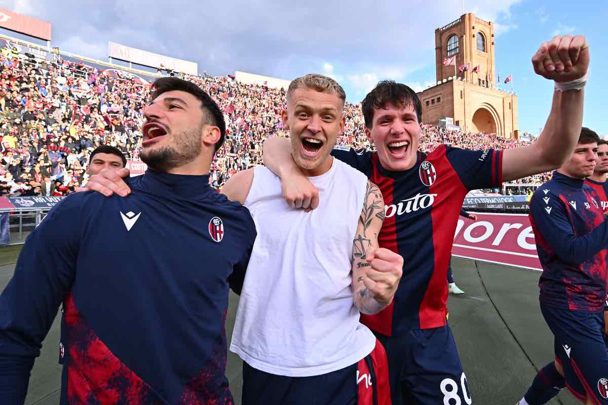 Orsolini, Odgaard e Fabbian esultano dopo la vittoria sulla Lazio