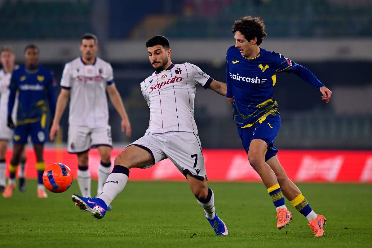 Orsolini e Bradaric in azione durante Hellas Verona-Bologna