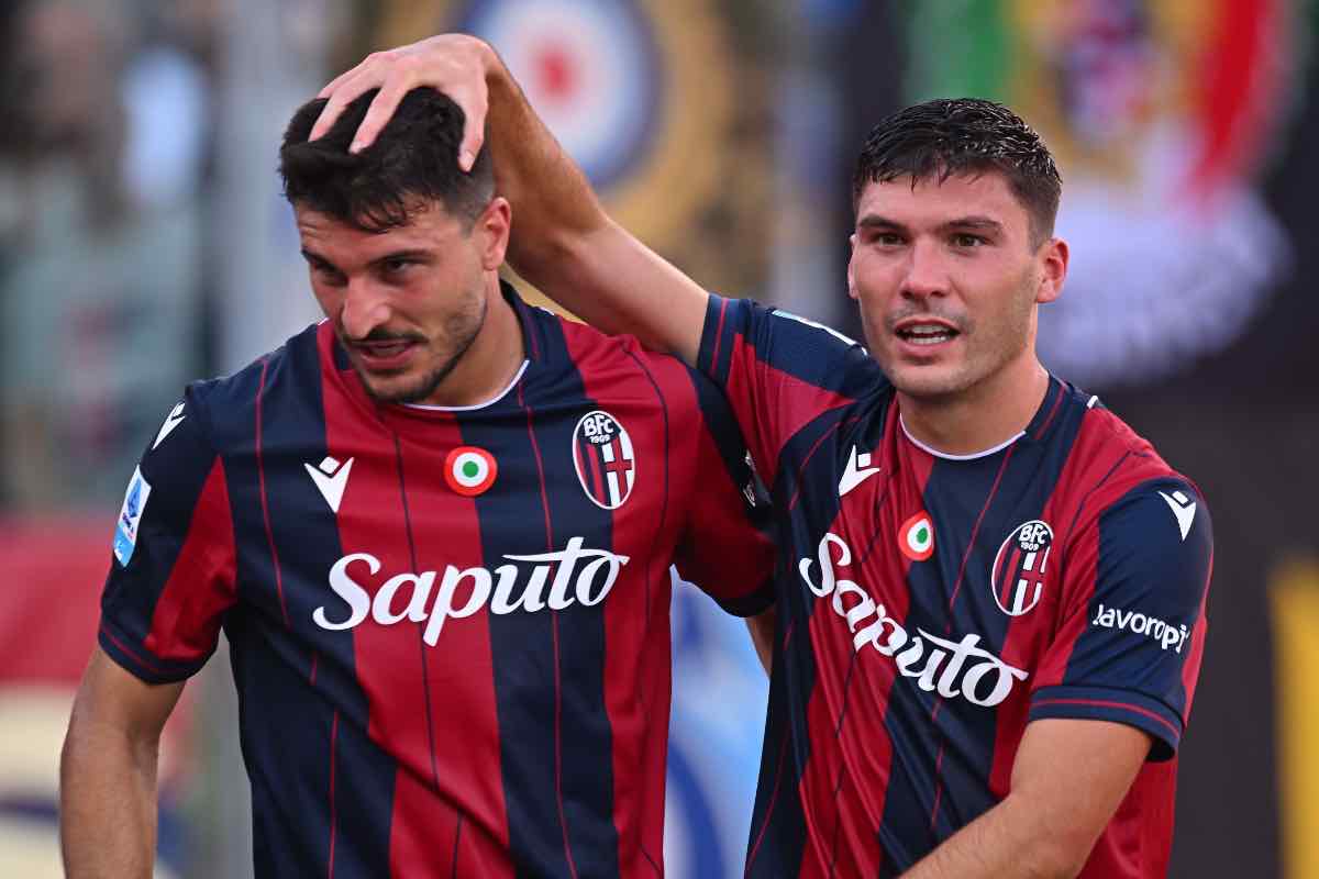 Orsolini festeggia con Cambiaghi il gol in Bologna-Genoa