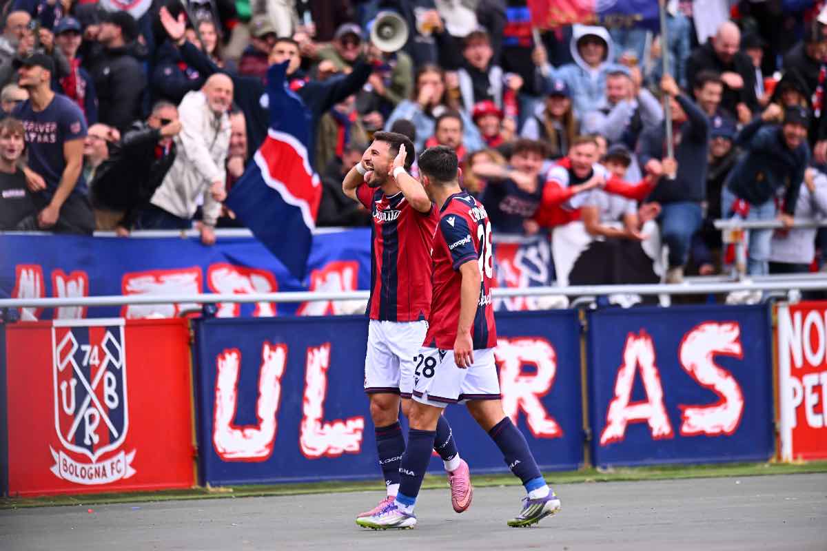 Orsolini esulta insieme a Cambiaghi dopo il gol al Pisa