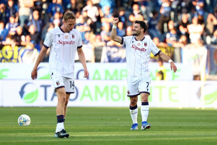 Orsolini esulta dopo il gol
