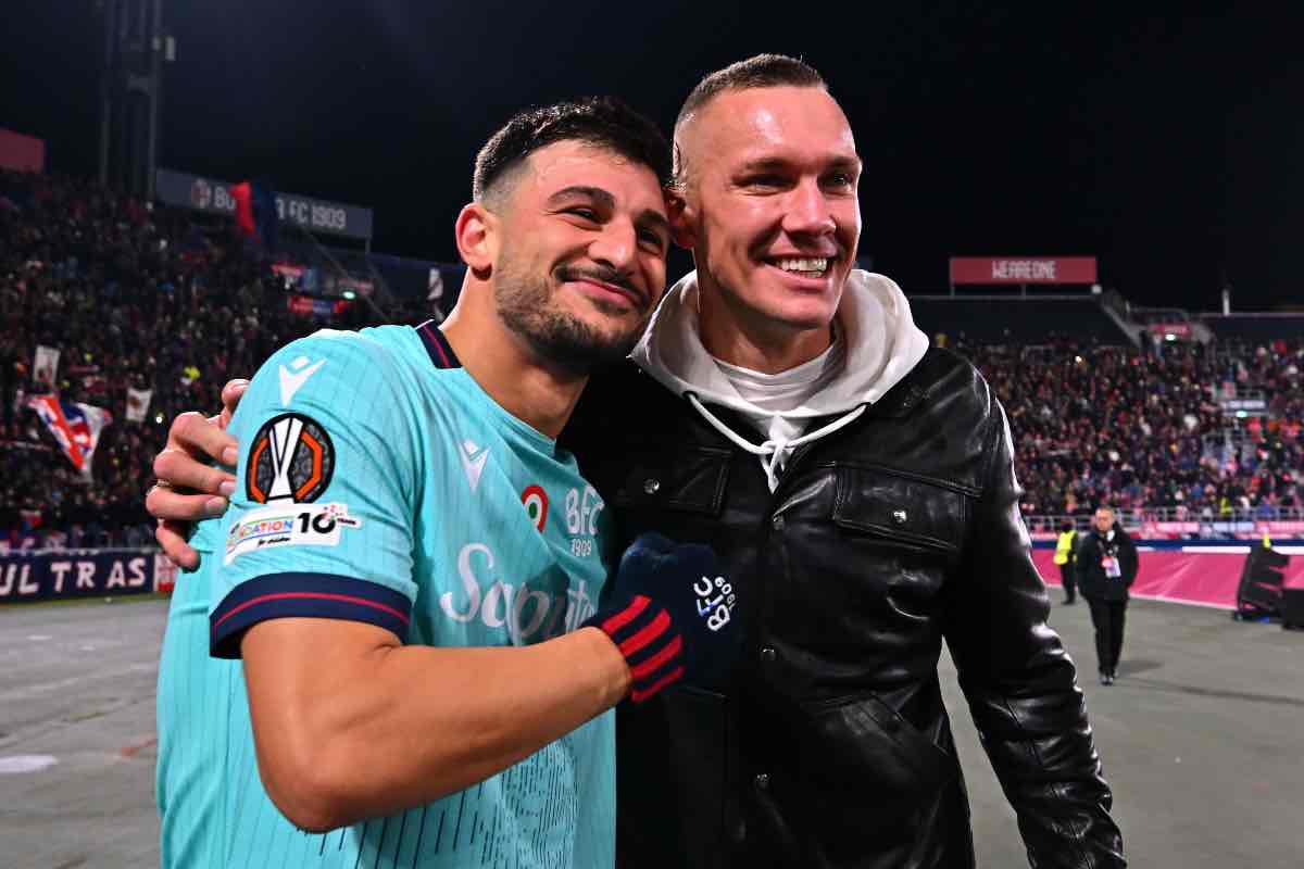 Orsolini e Skorupski festeggiano dopo Boplogna-Salisburgo di Europa League