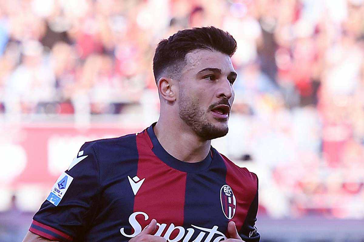 Riccardo Orsolini con la maglia del Bologna