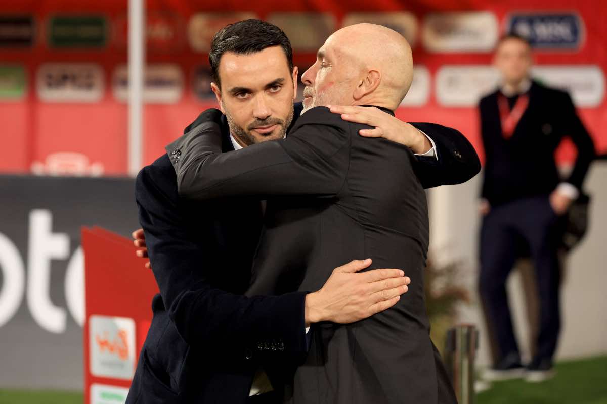 Raffaele Palladino e Stefano Pioli si abbracciano prima di Monza-Milan (2023)