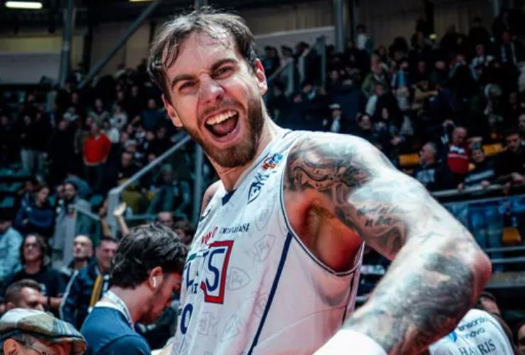 Paulius Sorokas festeggia