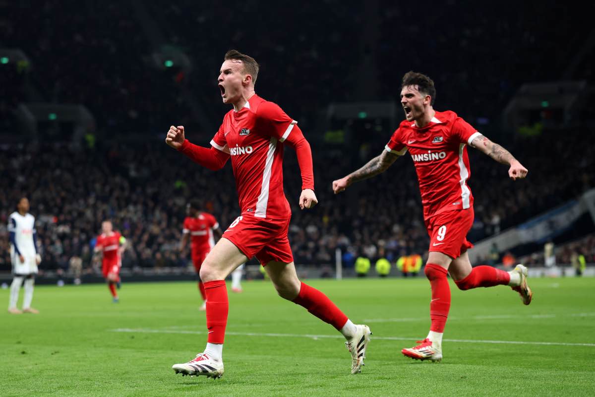 Peer Koopmeiners esulta dopo il gol in Tottenham-Az