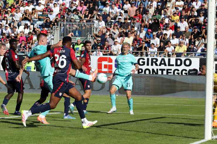 Emil Holm segna contro il Cagliari