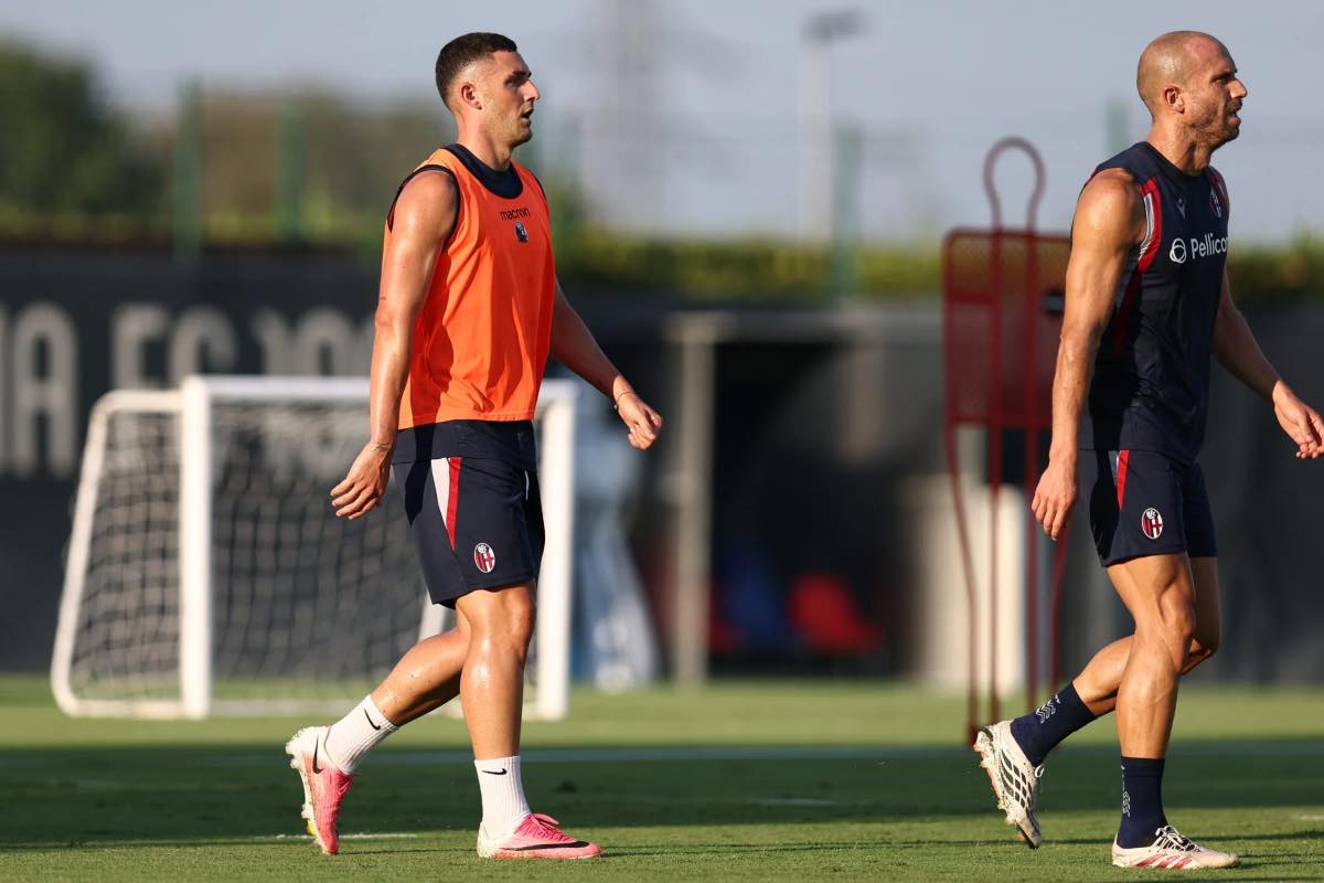 Roberto Piccoli e Lorenzo De Silvestri durante un allenamento del Bologna
