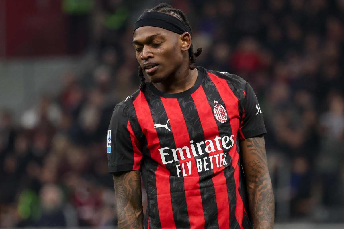 Leao, scoppia la bufera in casa Milan: nervi tesi, discussione con Pulisic, interviene Allegri