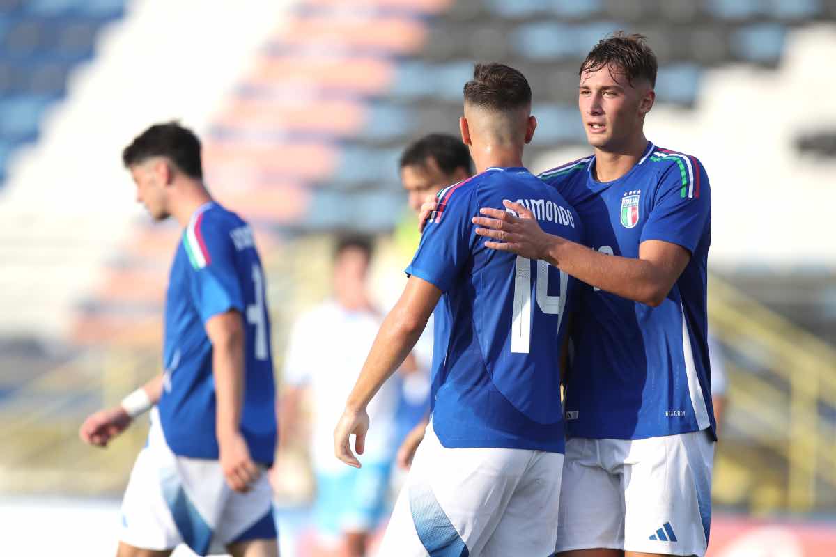 Antonio Raimondo con Pio Esposito con la maglia dell’Italia U21