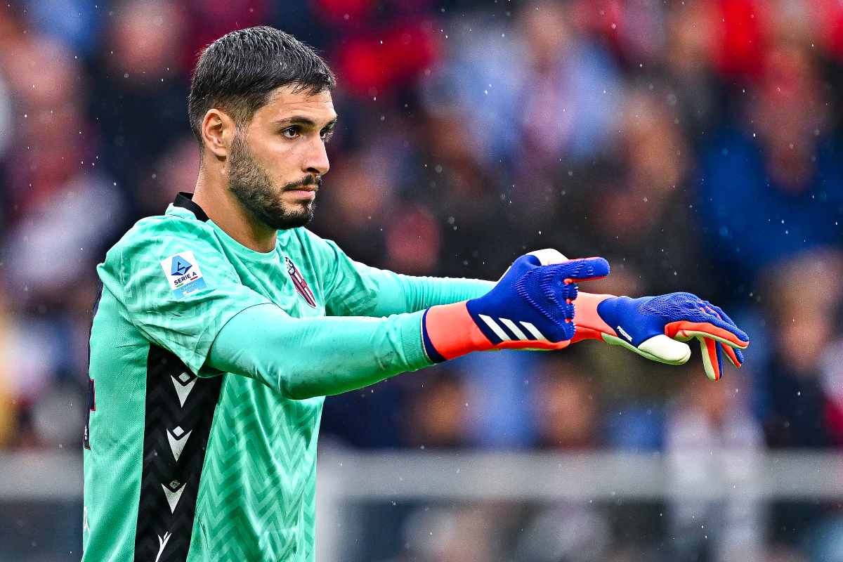 GENOA, ITALY - OCTOBER 19: Federico Ravaglia of Bologna reacts during the Serie A match between Genoa and Bologna at Stadio Luigi Ferraris on October 19, 2024 in Genoa, Italy.