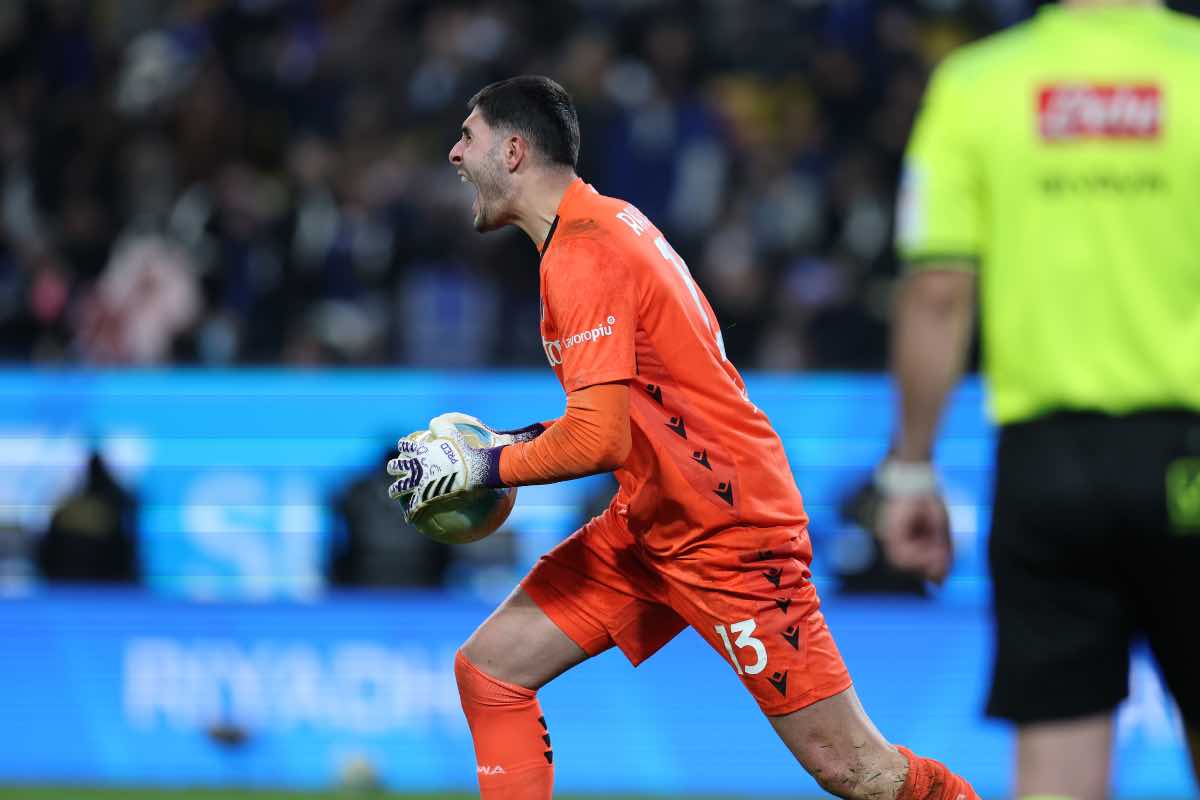 Federico Ravaglia esulta dopo il rigore parato in Supercoppa contro l’Inter