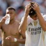 Un giocatore del Real Madrid con le mani in testa