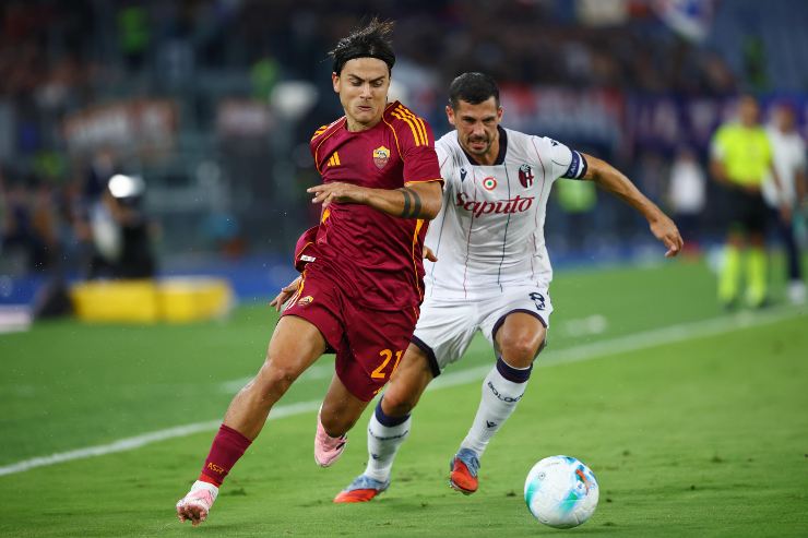 Remo Freuler lotta con Pualo Dybala