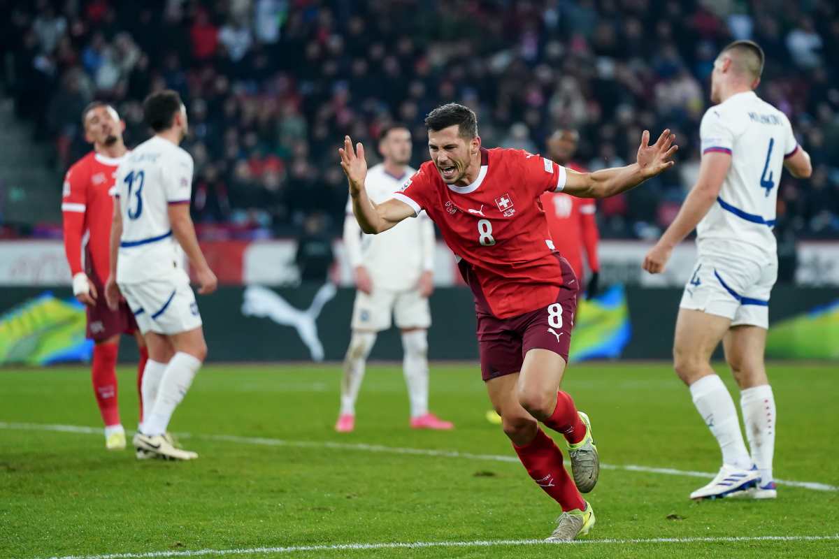 Freuler esulta dopo un gol