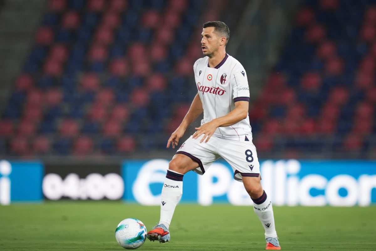 Remo Freuler in azione con la maglia del Bologna
