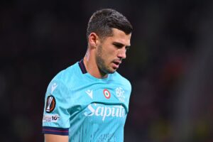 Remo Freuler sconsolato durante Bologna-Friburgo