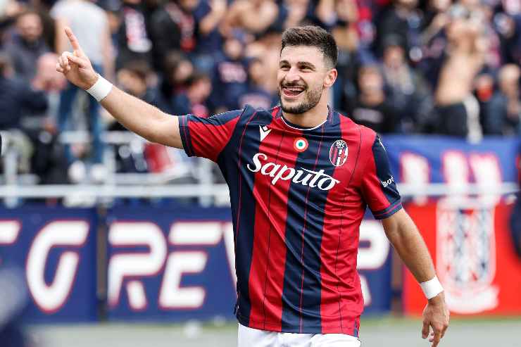 Riccardo Orsolini esulta dopo ungol