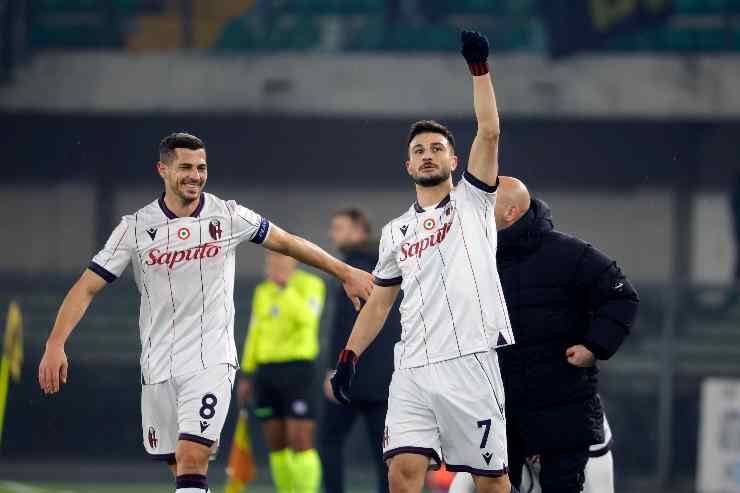 Riccardo Orsolini esulta dopo il gol