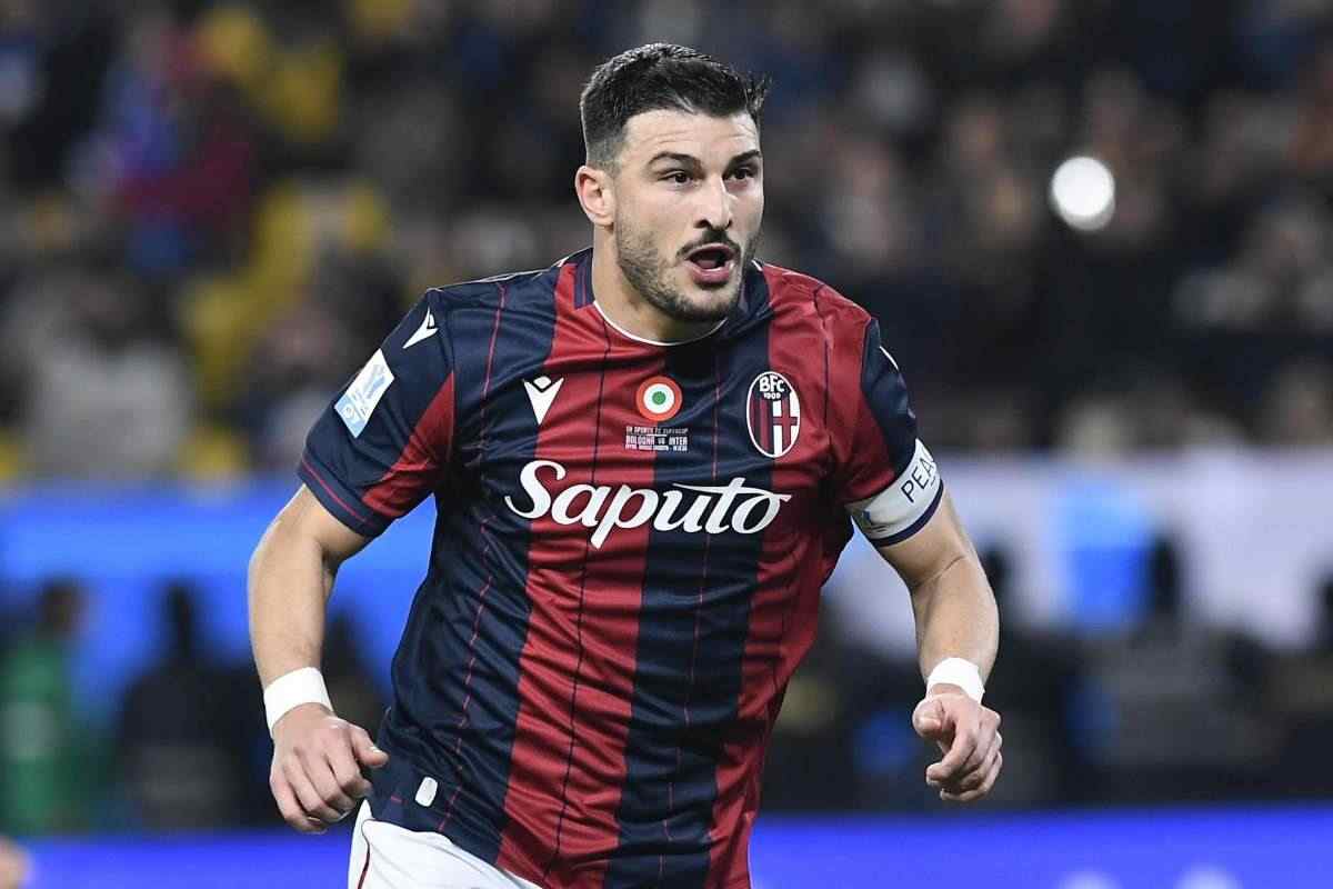 Riccardo Orsolini in campo con il Bologna