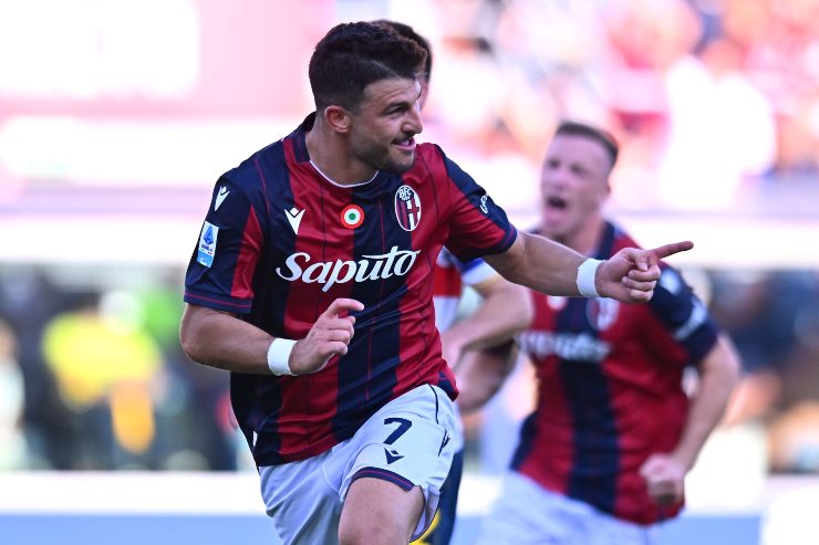 Orsolini esulta dopo il gol su rigore